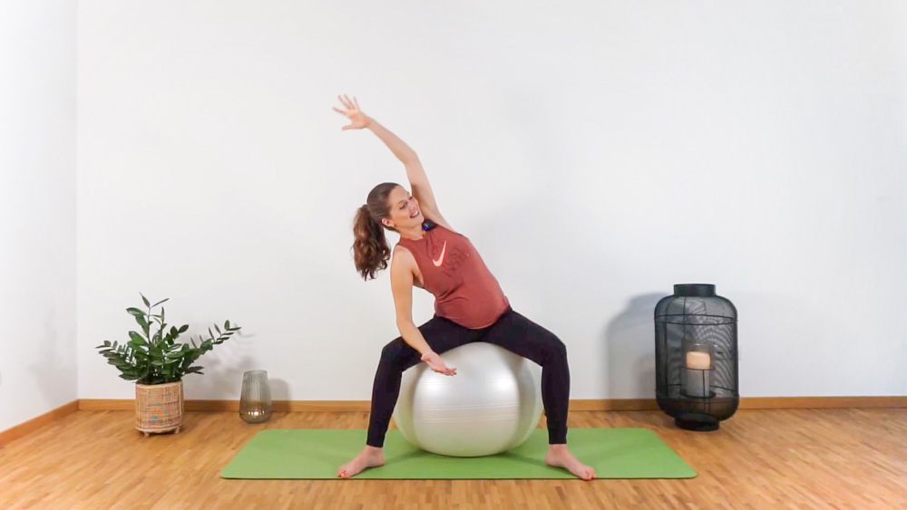 Online Yogakurs Stretching auf dem Gymnastikball oder Stuhl